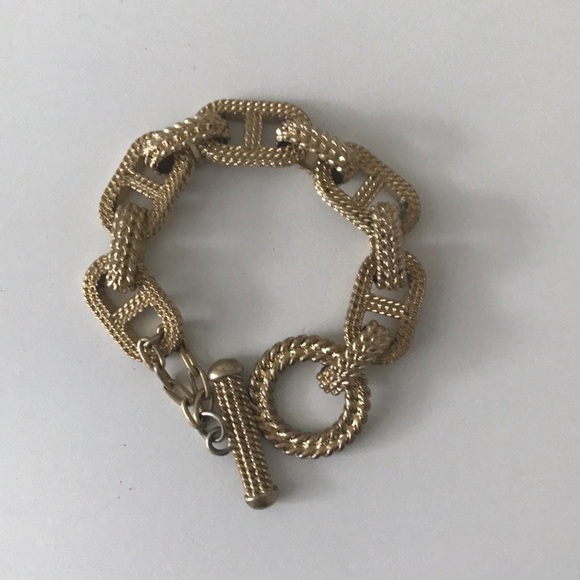Gold Chain Link Bracelet - Picture 1 of 3